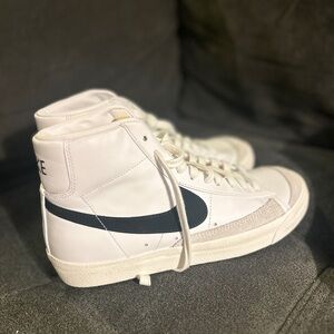 Nike Womens Blazer Mid 77 CZ1055-100 White Basketball Shoes Sneakers Size 9